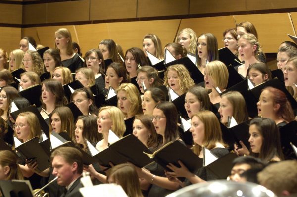 University Choir 2006 Performance Photo