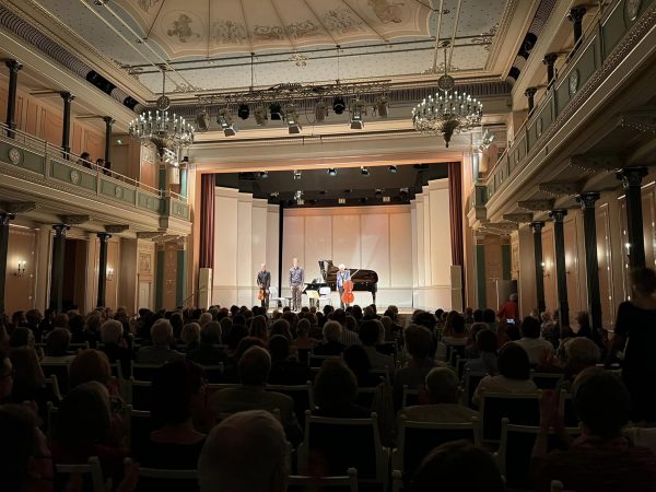 Mendelssohn Trio taking a bow